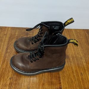 Kid boots